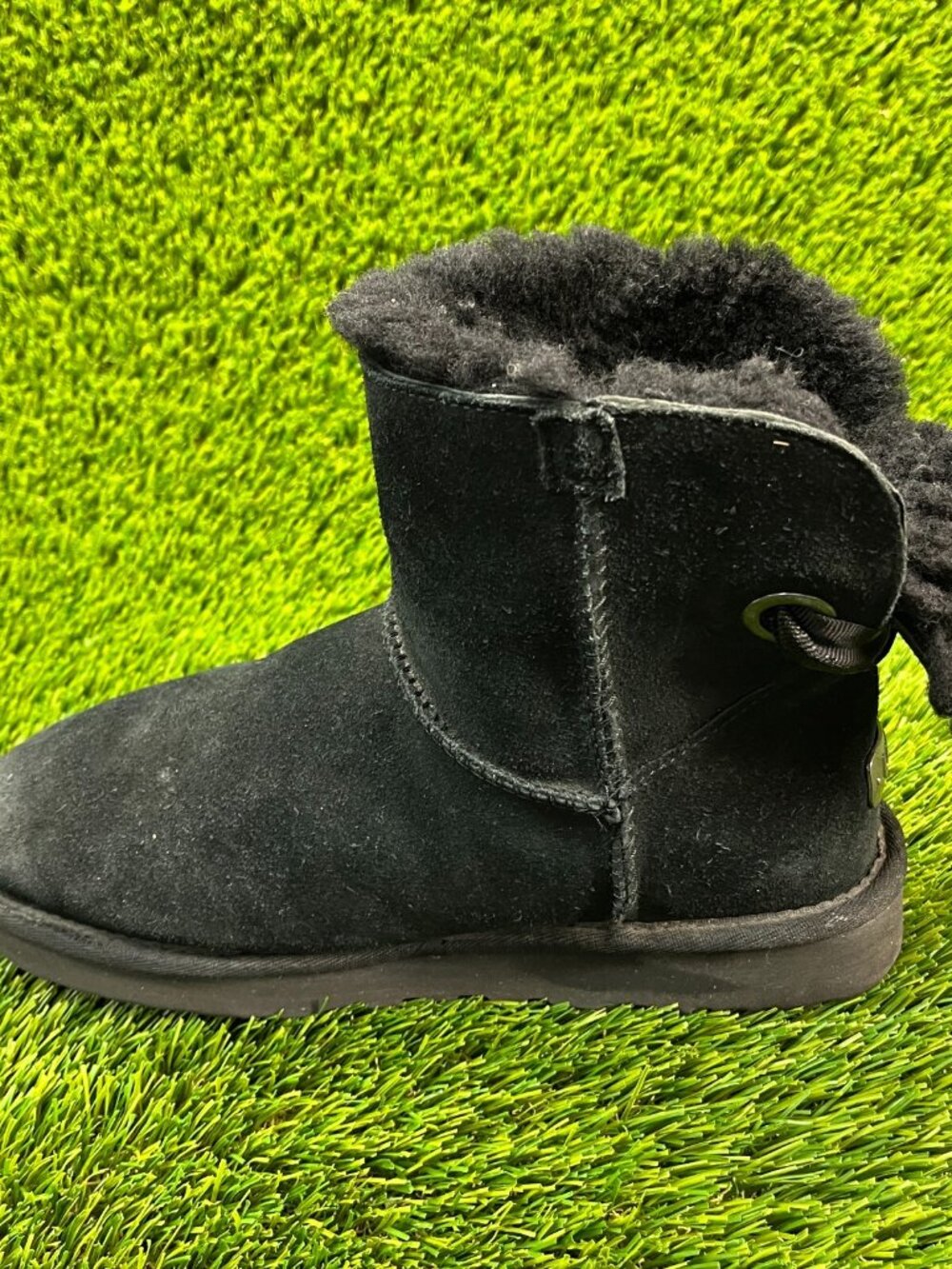 Ugg Mini Bailey Bow Womens Size 8 Black Clasic Outdoor Winter Fur Suede Boots - Picture 2 of 9
